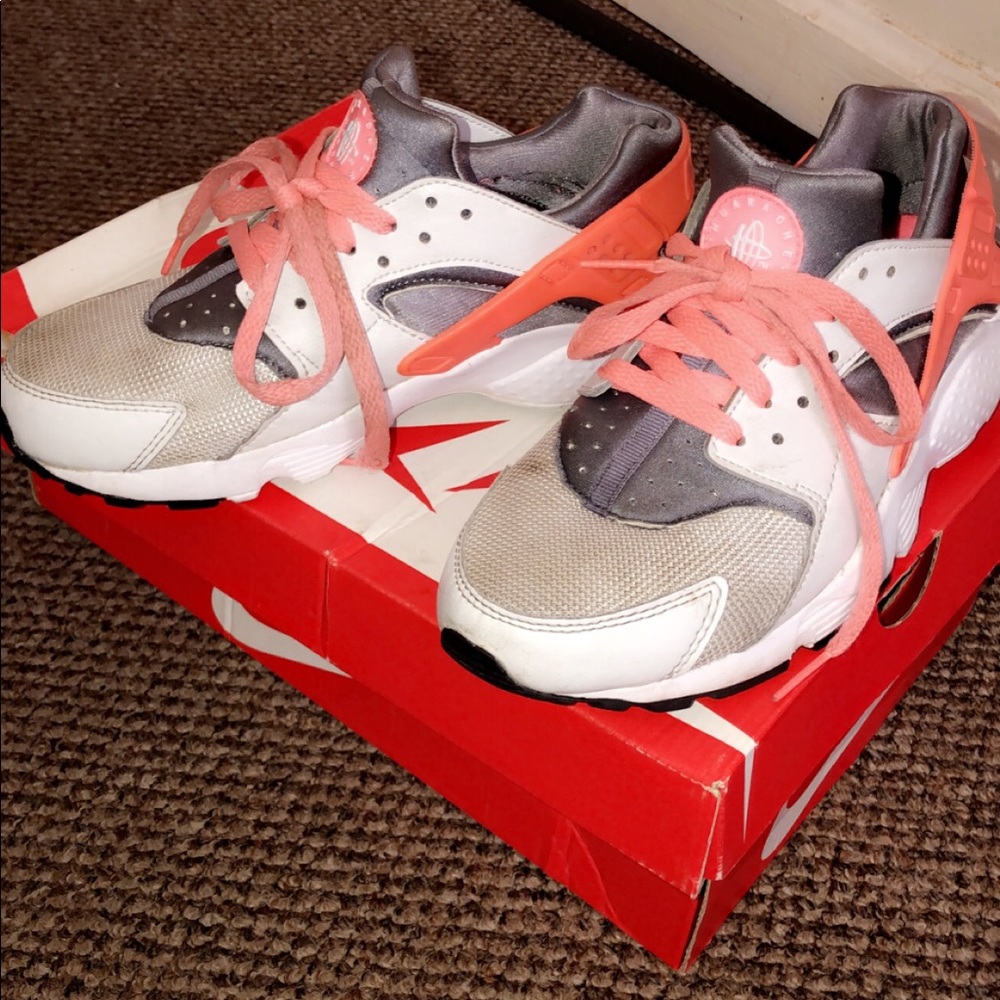 Shoes - Picture 5 of 6